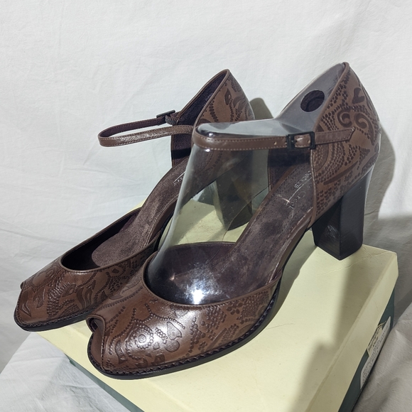 NIB Coldwater Creek Leather Peep Toe Pumps - Picture 5 of 5